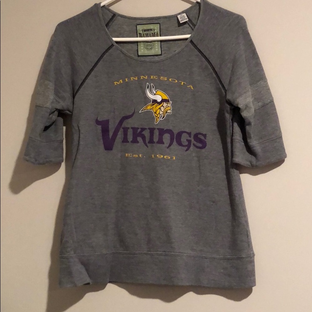 Tommy Bahama Minnesota Vikings top!